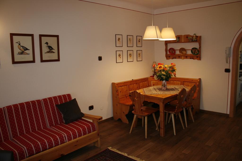 Casa Basilio Lägenhet Predazzo Rum bild