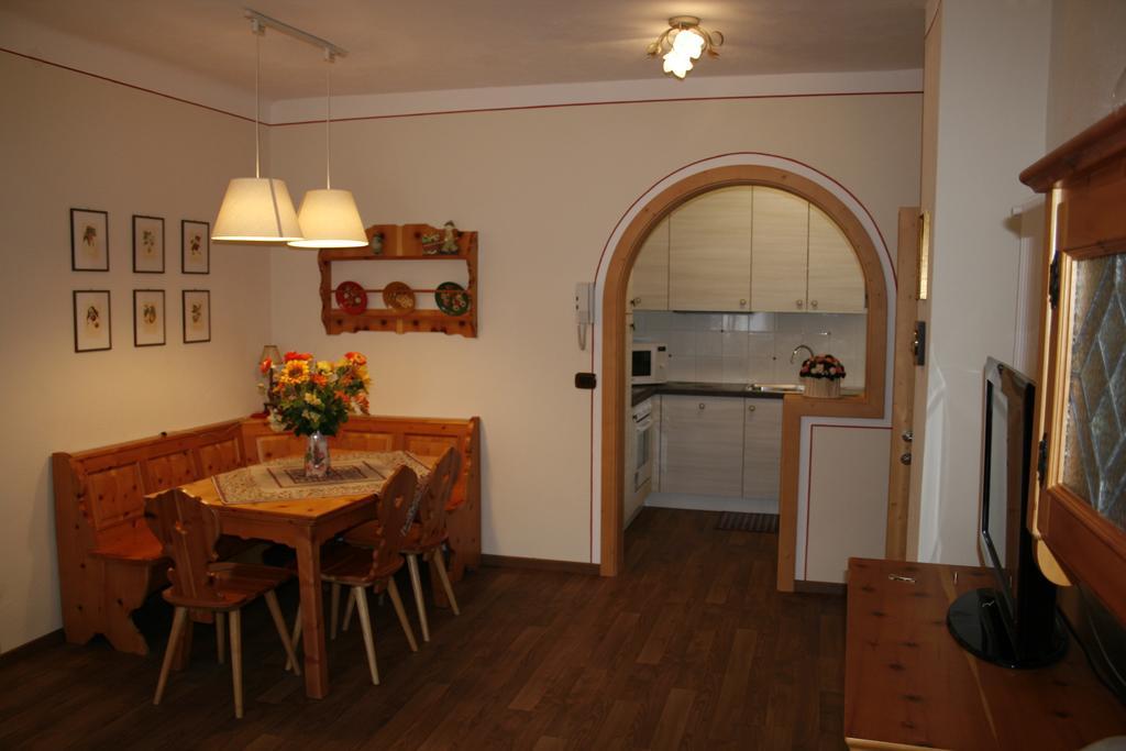 Casa Basilio Lägenhet Predazzo Rum bild