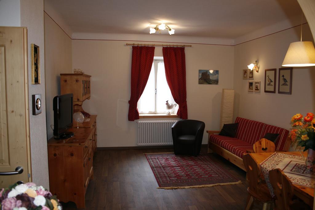 Casa Basilio Lägenhet Predazzo Rum bild